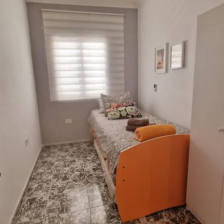 Canaria Laynoe Guaza